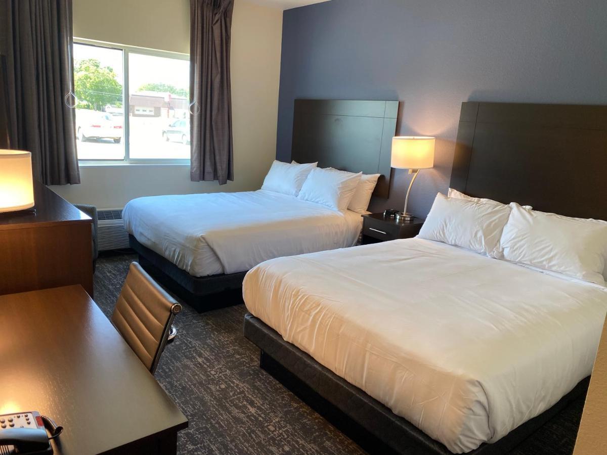 Cobblestone Inn & Suites - Forest City Экстерьер фото