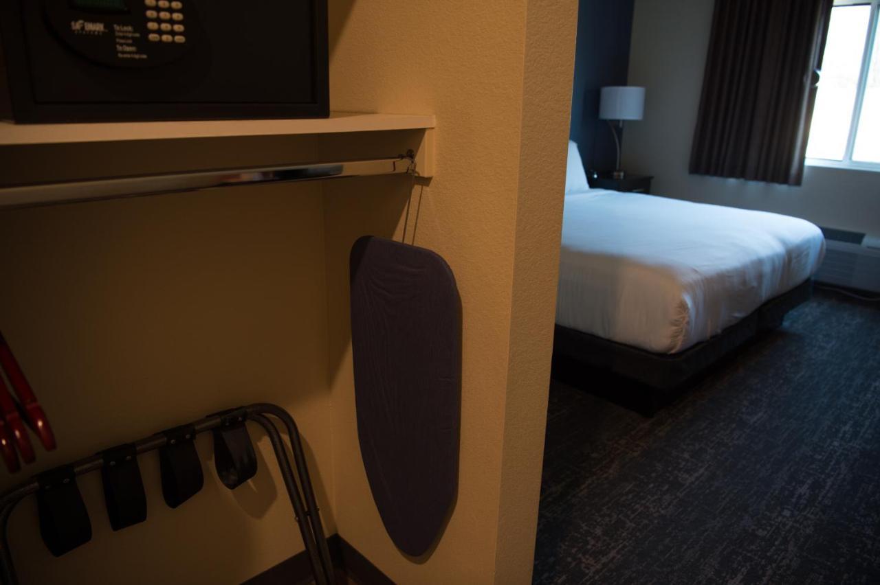 Cobblestone Inn & Suites - Forest City Экстерьер фото