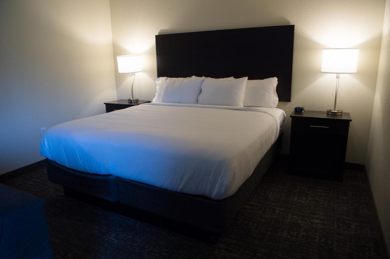 Cobblestone Inn & Suites - Forest City Экстерьер фото