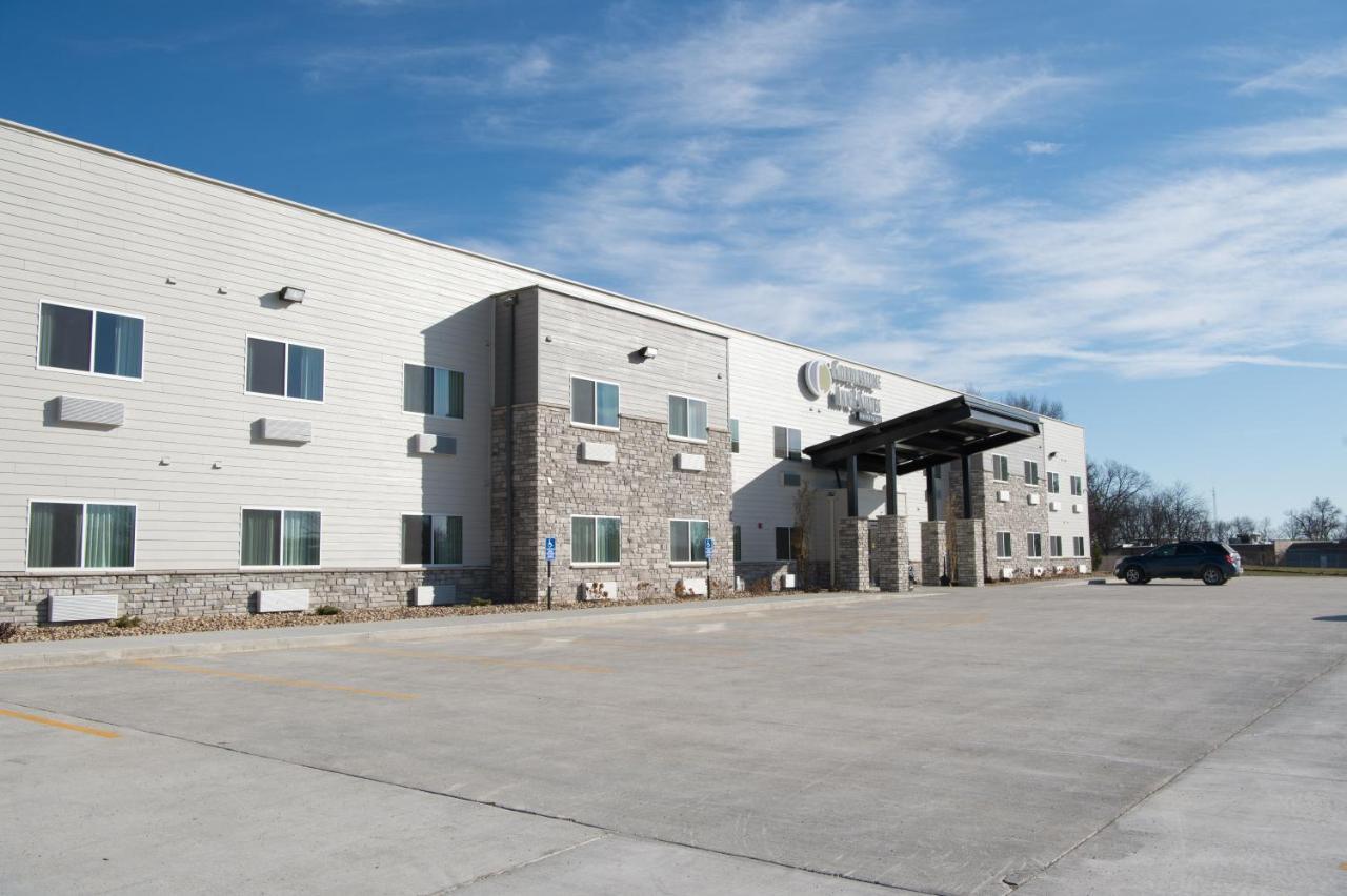 Cobblestone Inn & Suites - Forest City Экстерьер фото
